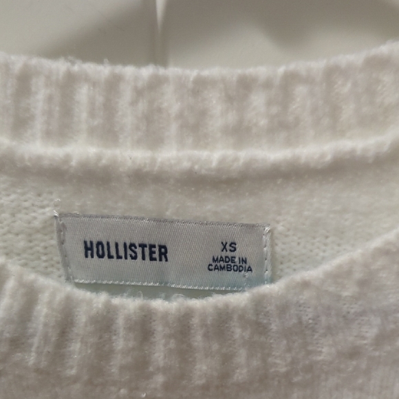 Hollister Cream Sweater With Cat - Picture 2 of 5